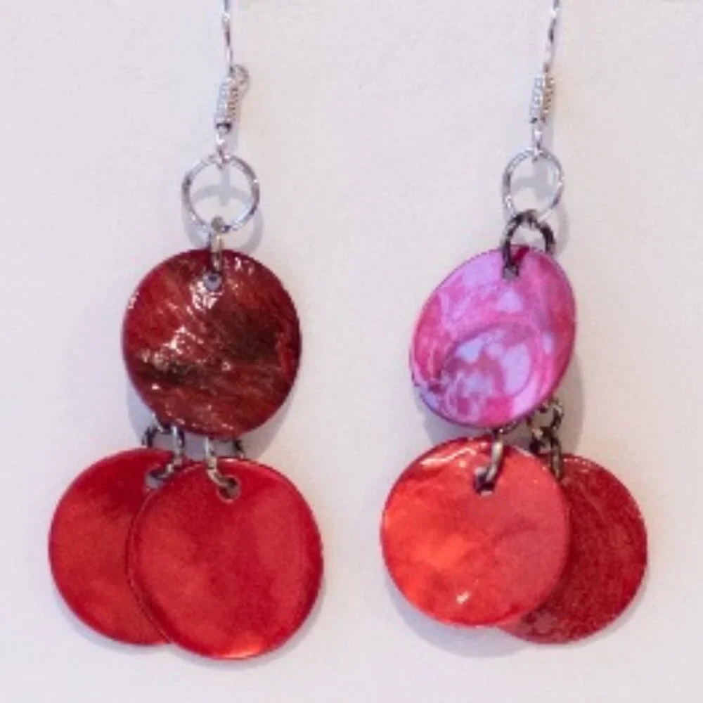 Red Painted Shell Earrings - Picture 1 of 3